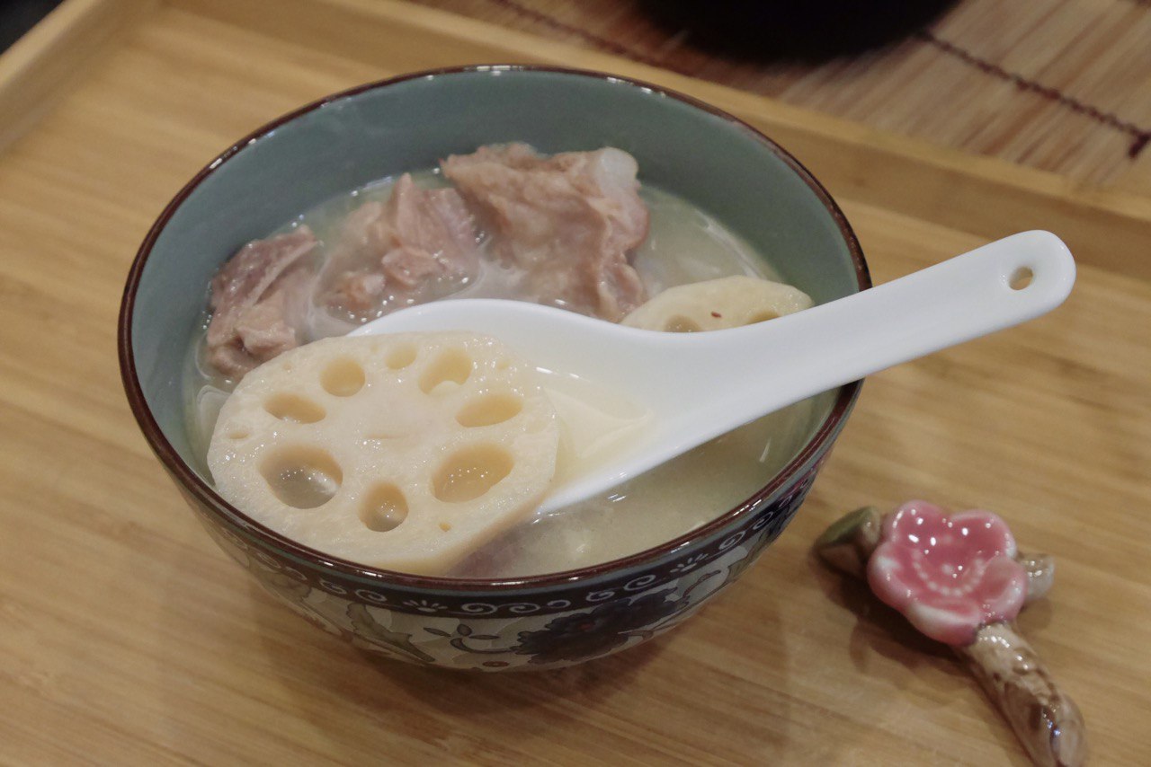 Super simple Lotus Root Soup With Pork Ribs (莲藕排骨汤)